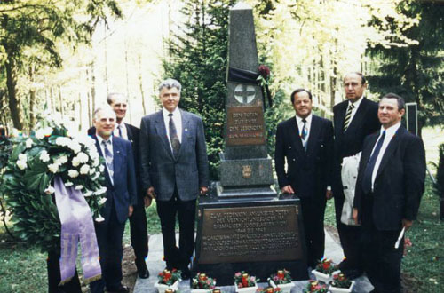 Einweihung des Gedenksteines auf dem Waldfriedhof in Backnang